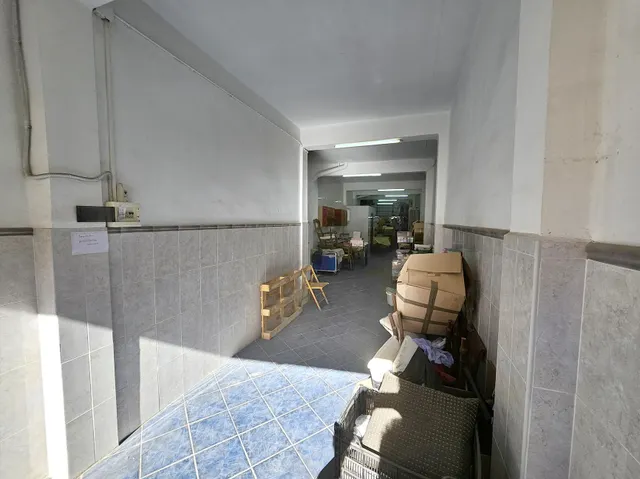 Se vende local en calle tranquila, zona noroeste de Castellón. Local en perfecto estado — 3