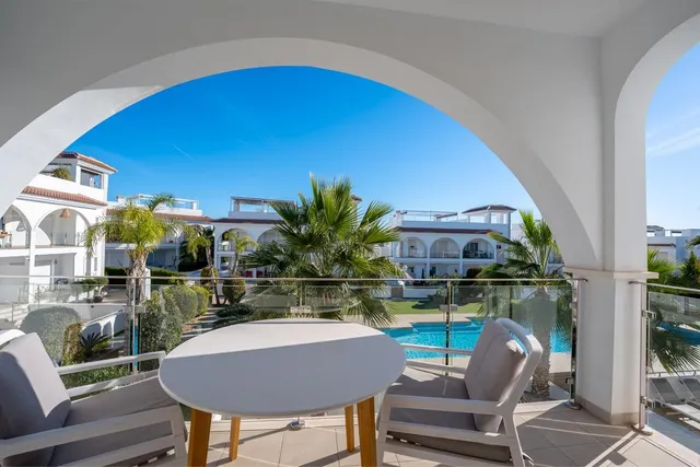 Apartamento 2 hab, 2 baños y solarium — 23
