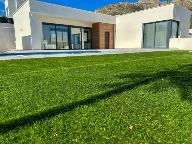 Villa de obra nueva con sótano en Polop, última vivienda - foto 3