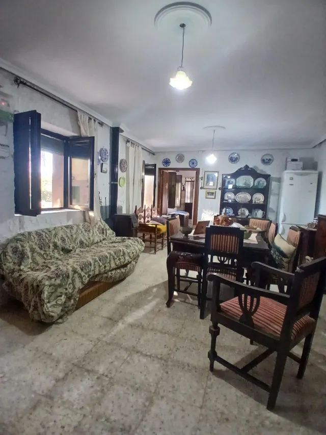 Casa con piscina y jardín. — 25