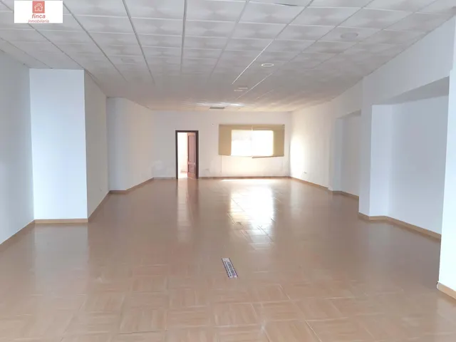 VENTA EN MONTIJO LOCAL COMERCIAL, ZONA CENTRO DE MUCHO DE PA