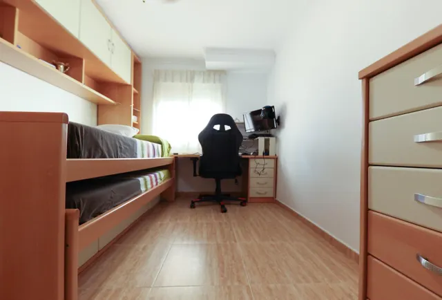 Amplio piso de 3 dormitorios con terraza, garaje y trastero en Las Lagunas — 29