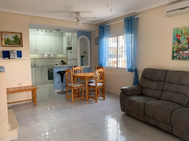 BUNGALOW EN ESQUINA CON GRAN JARDÍN EN VILLAMARTIN - foto 4