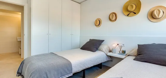 FANTASTICO BUNGALOW FRENTE A LA LAGUNA ROSA EN TORREVIEJA A ESTRENAR — 22