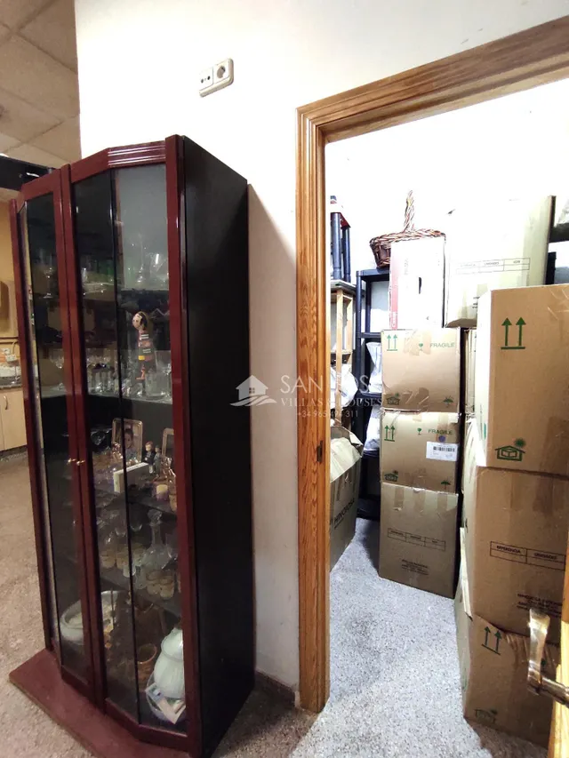 SE ALQUILA LOCAL COMERCIAL MULTIFUNCIONAL CON COCINA, ASEO y HABITACIÓN. — 10