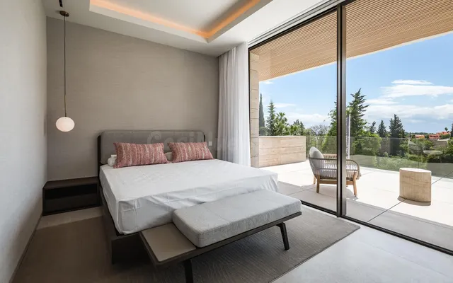 NUEVA VILLA DE LUJO — 3