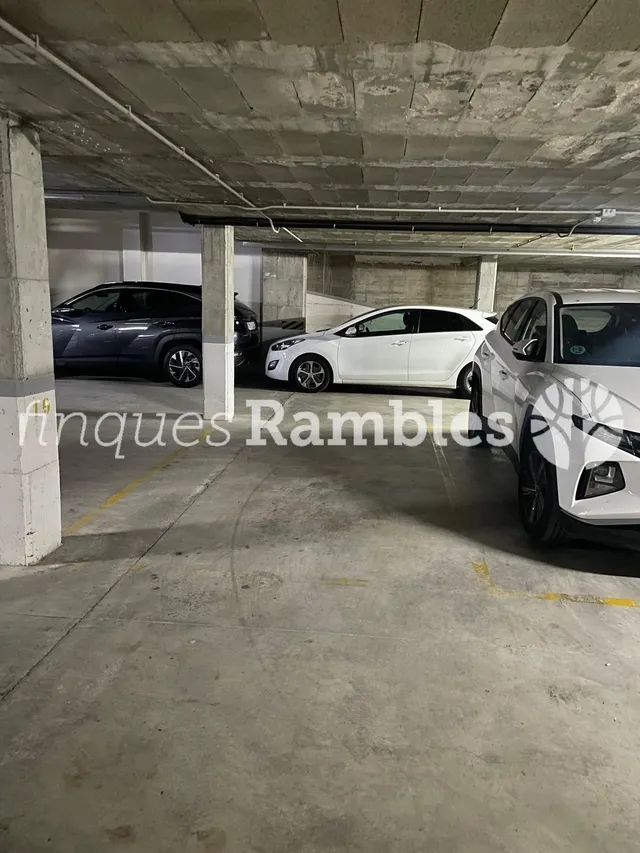 PISO PRÁCTICAMENTE NUEVO, EN LA TRANQUILA ZONA DEL BARRI SANT PERE — 14