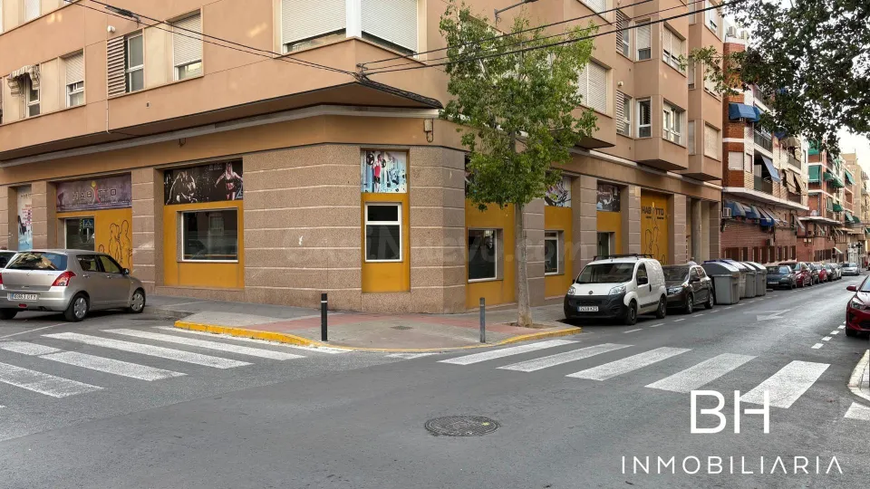 Local esquina en venta zona toscar