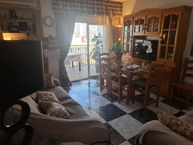 Piso en venta en Fuengirola de tres dormitorios a 250 metros - foto 4