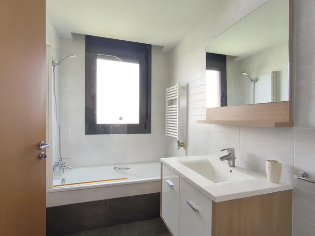 Tu nuevo hogar en Tarragona te espera: amplio, luminoso, con terraza y piscina! — 19