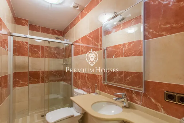 Casa en venta con impresionantes vistas al mar, piscina desbordante y ascensor — 21