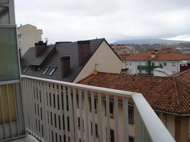 Piso con Balcón Burlada. — 6