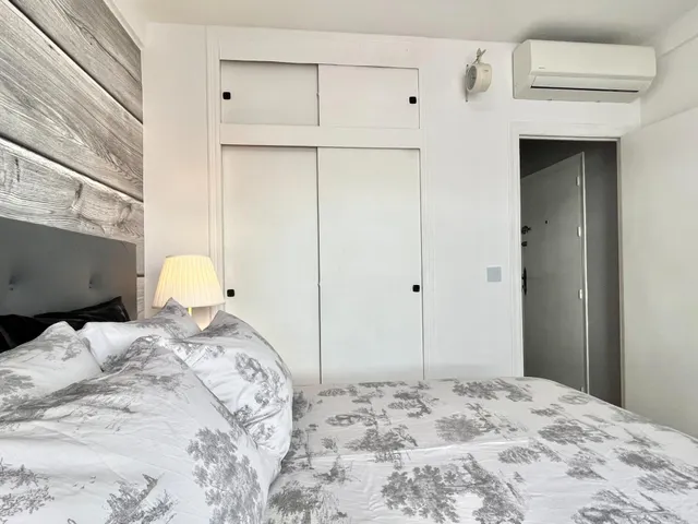 Apartamento con terraza, provincia de Alicante, Torrevieja. 1 habitación, 38 m2, 1 kilómetro al mar — 12