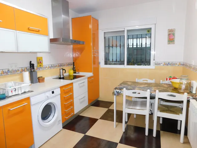 Chalet Adosado en Yuncler 3 Plantas para entrar a vivir — 12