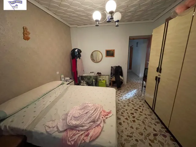 Amplia Casa en el centro de Valdeganga con Posibilidades de Reforma — 14