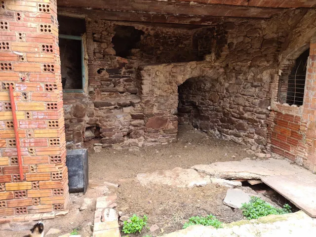 Masia de unos 570 m2 para reformar y reforzar estructuralmente con 470.000 m2 de terreno — 25