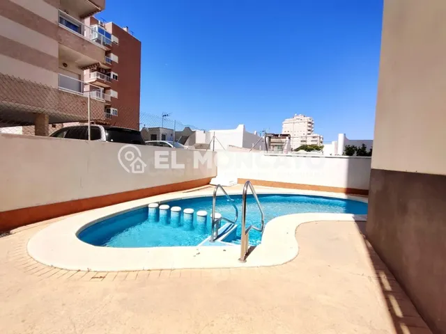 Fantástico apartamento con vistas al mar en Torrevieja, Alicante — 2