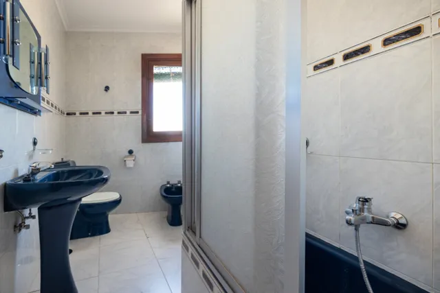 Espectacular edificio a 3 calles con vivienda y locales comerciales en pleno centro de Alhama de Gr — 23