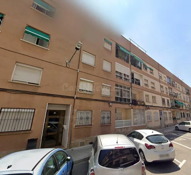 Se vende Piso OKUPA en Calle Monestir de Ripoll 10 de Reus ( - foto 2