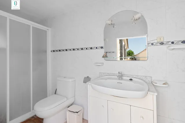CHALET CON PISCINA EN CORTIJO PRETEL (ALBOLOTE) — 26