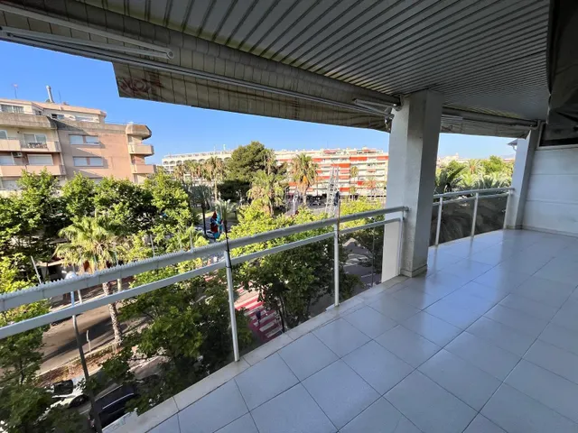 APARTAMENTO DE 2 DORMITORIOS EN PLAZA DE EUROPA. ED. ROYAL. — 4