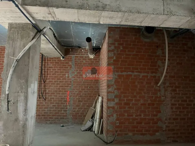 SE ALQUILA LOCAL COMERCIAL EN OBRA EN EDIFICIO DE NUEVA CONSTRUCCIÓN EN AVD. CORUÑA — 5