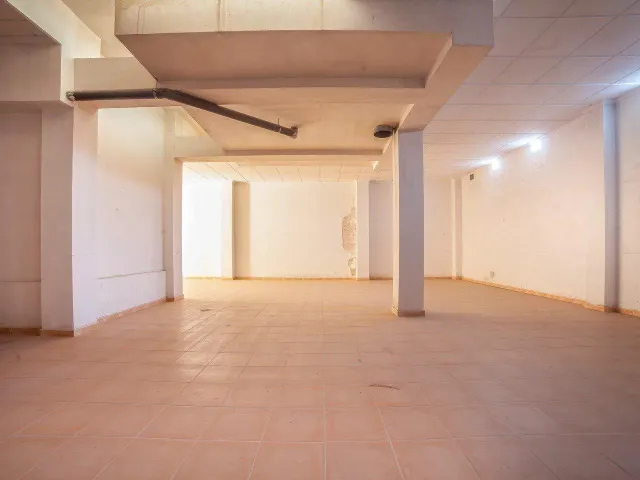 Local comercial de 169 m2 — 12