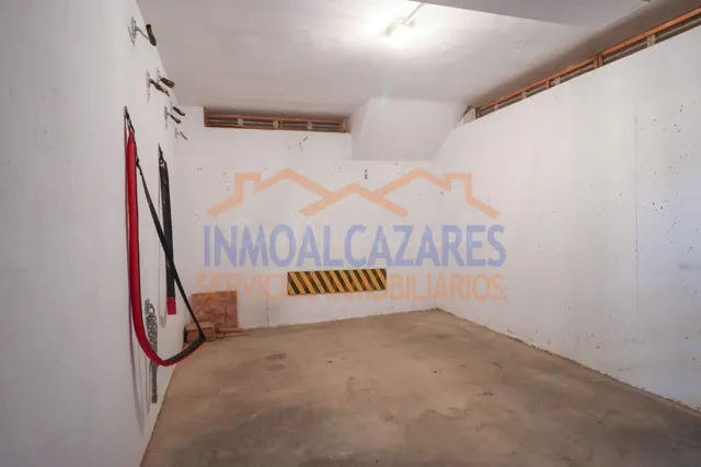 Plaza de garaje cerrada situada en la calle río deva, en la plaza 525, los narejos — 4
