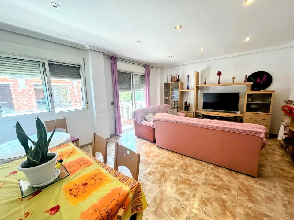 PISO DE 135 M2 más PLANTA BAJA DE 140 M2 EN GUADALUPE !!!