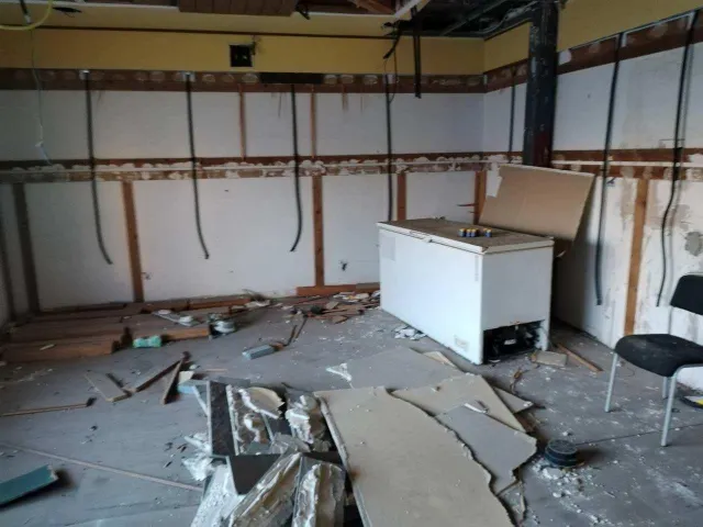 Amplia Nave Industrial en Algeciras - Oportunidad Única — 10