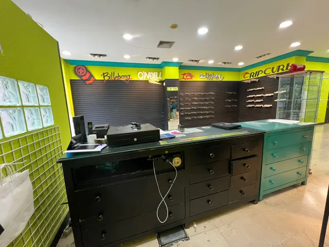 Impresionante local en Cánovas — 8