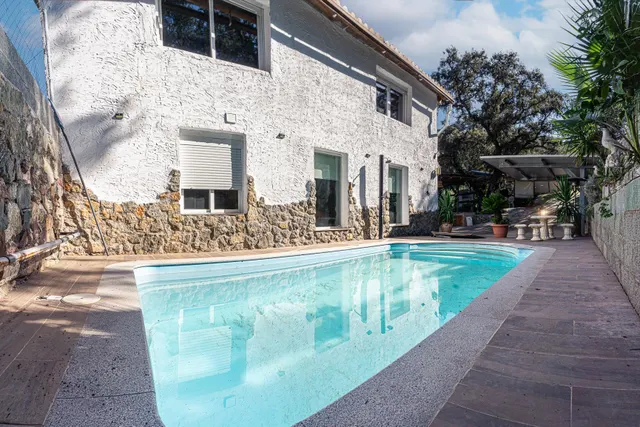 ESPECTACULAR CASA CON TERRENO EN LA SIERRA SUR — 25