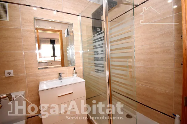 Seminuevo con piscina, garaje, trastero y terraza cerca del mar — 33