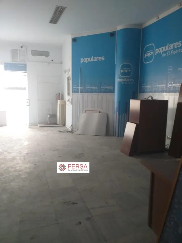 SE VENDEN TRES LOCALES COMERCIALES EN PLENO CENTRO. — 4