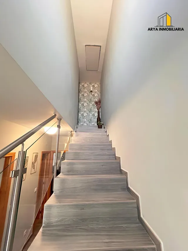 CHALET ADOSADO TOTALMENTE REFORMADO · CALIDAD, LUZ Y CONFORT — 11