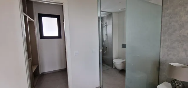 Elegante apartamento de 3 dormitorios con amplia terraza — 35