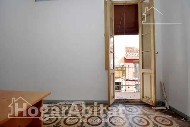 ¡OPORTUNIDAD DE INVERSIÓN! CASA CON BALCÓN Y PATIO EN EL CENTRO — 22