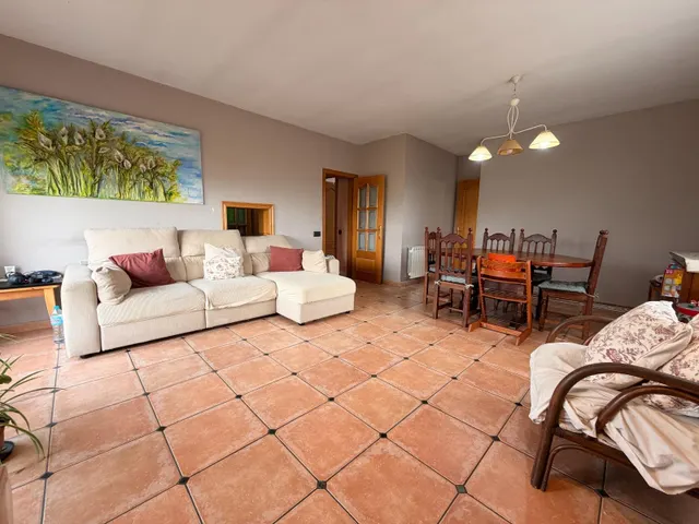 Vivienda unifamiliar. 5 habitaciones dobles. garaje. piscina. — 14