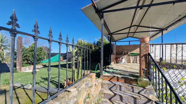 ALQUILER CHALET CON PARCELA EN HIGUERA DE VARGAS — 38