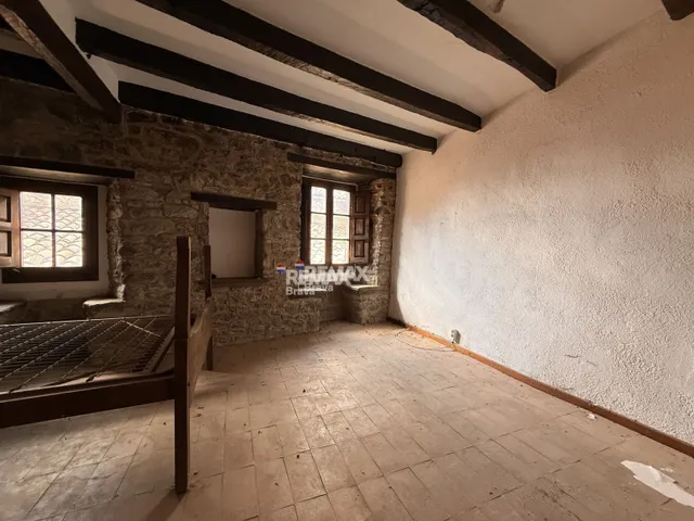 Rupit | Casa de piedra con encanto y gran potencial en el corazón del pueblo — 12