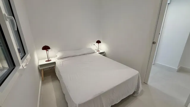 Vivienda completamente reformada con 3 dormitorios, terraza, jardín privado y piscina — 17