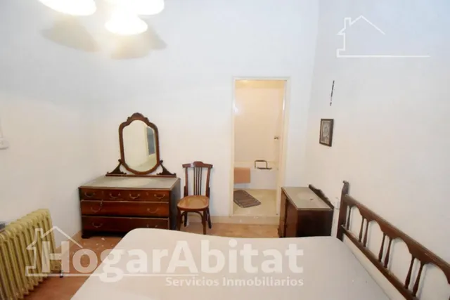 Extraordinaria finca con local comercial y múltiples posibilidades de reconversión a reformar en pleno centro — 15