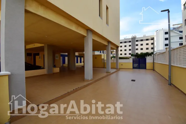 Playa a escasos 100 metros en este luminoso apartamento con terraza y piscina — 40