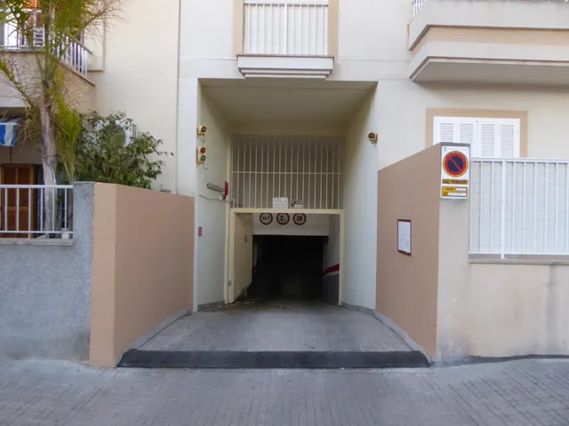 Plazas de aparcamiento en Ciudad Jardin. — 3