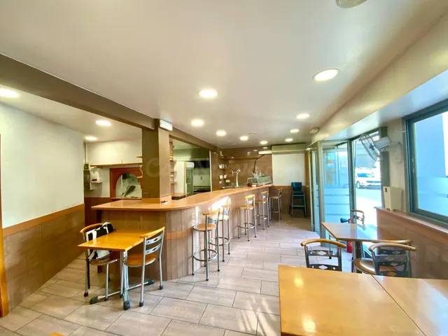 Traspaso de bar listo para brillar en el corazón de Masnou Alt :tu oportunidad sin complicaciones. — 4