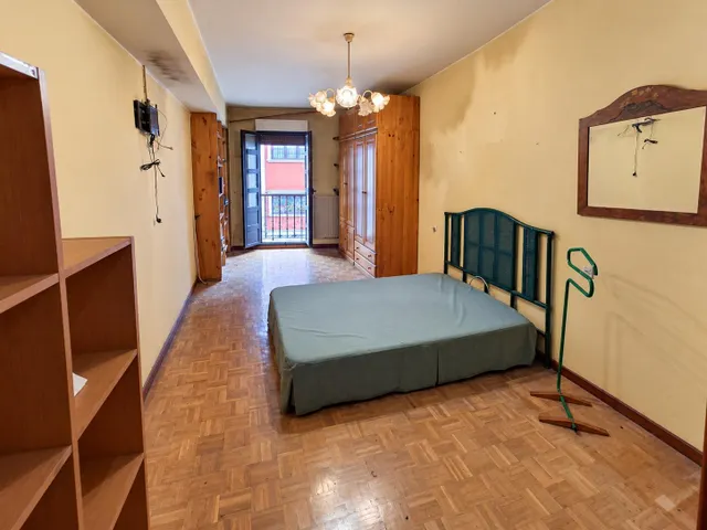 Piso con garaje, balcón y salón en dos alturas en la calle rosal, Oviedo — 27
