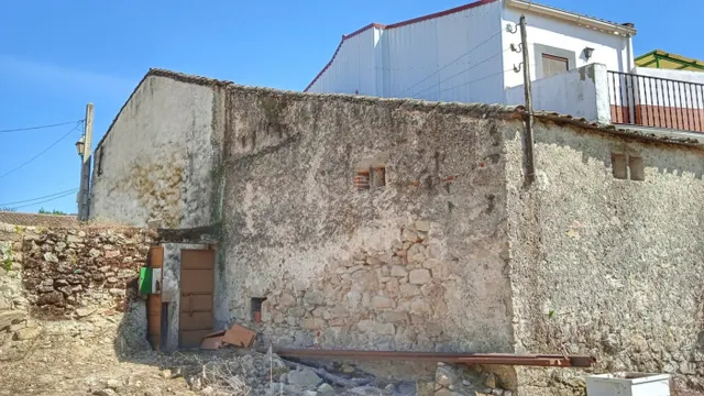 Terreno urbano con casa en Montanchez - foto 3