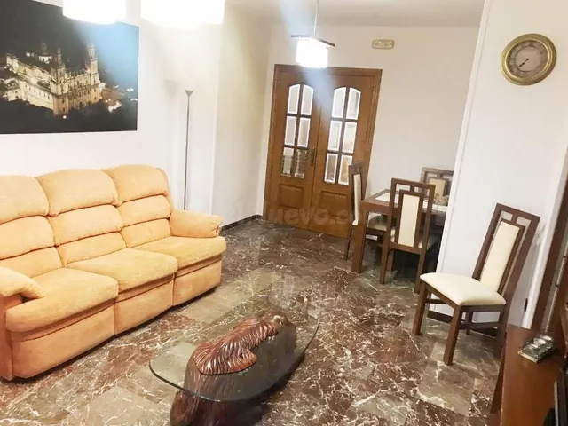 FANTÁSTICO PISO SITUADO EN PLENO CENTRO DE JAÉN CON LICENCIA - foto 2