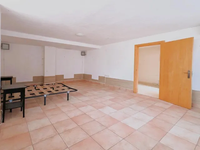 Magnífica y espaciosa casa adosada de 4 plantas (aprox. 176 m2). Varias terrazas y gran zona de piscina comunitaria. Cerca de campos de golf, La Zenia Boulevard, y a poco más de 5 km de las playas. — 9