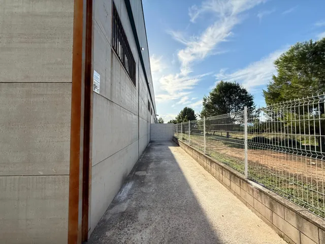 Nave Industrial en Alquiler de 330 m2 + 210 m2 de Patio | 540 m2 de Parcela — 32
